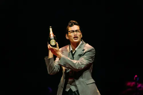 黃鐙輝台上大淚崩！哭到音樂劇唱不下去　導演神吐槽：高級情勒