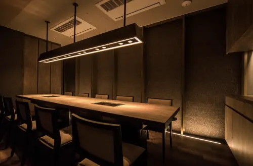 ▲「Ushigoro S.」最大特點就是「採全包廂式」且「全程有專人服務」。（圖／翻攝Ushigoro S官網http://ushigoro-s.com/）