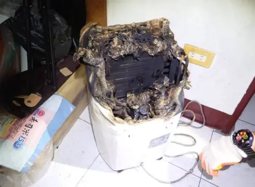 除濕機一堆人只倒水！「1處沒洗」無預警自燃燒房　消防員都警告