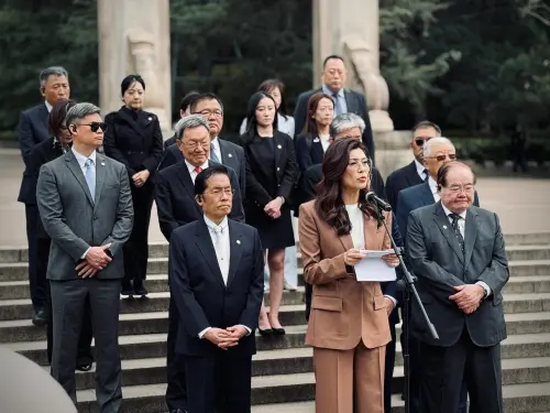 拜謁中山陵！鄭麗文談及「孫中山」多次哽咽　盼兩岸種下和平種子