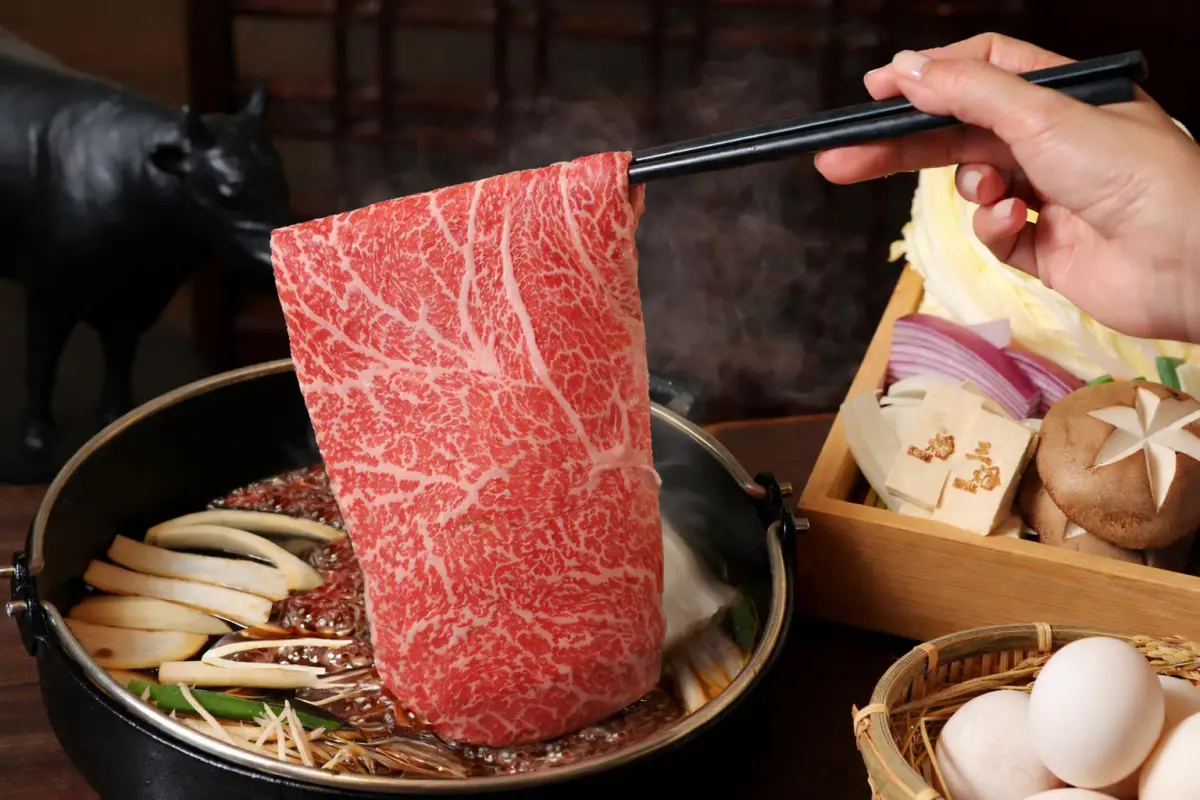 ▲晶華酒店集團旗下日式鍋物料理餐廳「三燔本家」與「三燔北投」即日起推出「日本A5和牛壽喜燒吃到飽」，加入會員還可享折抵1000元優惠。（圖／晶華酒店提供www.regenttaiwan.com）