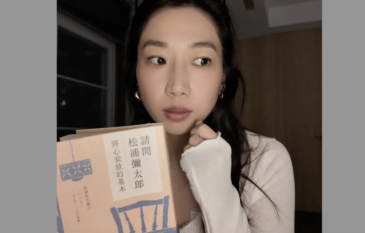 ▲吊車大王大女兒胡閩玹是留學英國倫敦藝術大學的高材生，同時是攝影師和視覺藝術家，曾經幫黃玠瑋與青峰合作的單曲、9m88歌曲拍MV。（圖／翻攝自吊車大王大女兒胡閩玹IG@minxuanhu）