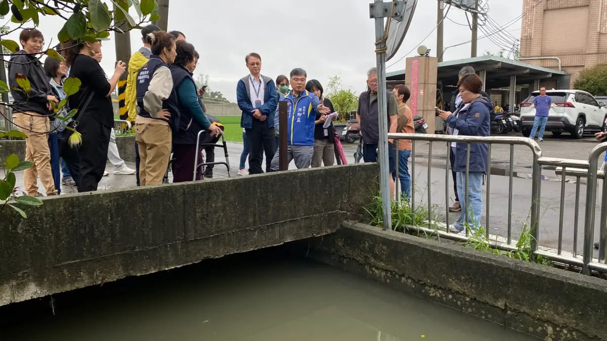 ▲為解決神岡浮圳長年淹水困擾，立委楊瓊瓔團隊執行長洪柳益率員前往厚生路段現勘。(圖／楊瓊瓔服務處提供2026.4.8)