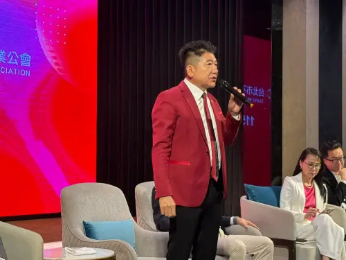 ▲王明正指出，2024年的919檔期房地產熱銷，但受限政府政策影響，預售屋市場買氣跌落谷底，今年上半年將會是買預售屋的好時機。（圖／記者張家瑋攝）