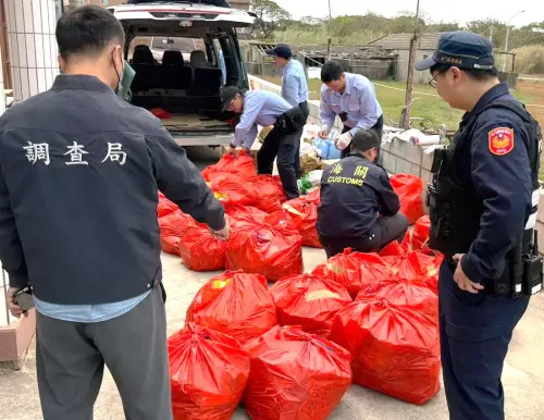 執行掃蕩市面走私！關務署高雄關查獲不法走私大陸香菇及食品