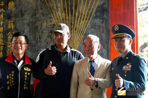 ▲官兵與退伍袍澤齊聚追思傘兵先烈，緬懷先烈英勇事蹟，傳承忠義精神。（圖／記者莊全成攝，2026.04.08）