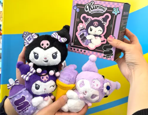 ▲購買指定冰品，集滿4點+169元就可兌換限量「KUROMI冰品絨毛吊飾盲盒」一個。（圖／記者鍾怡婷攝）