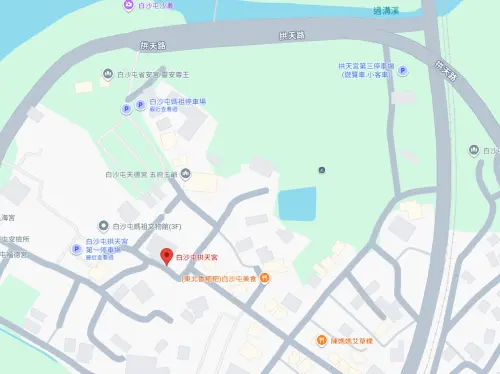 ▲白沙屯拱天宮附近停車場眾多，有有4個免費停車場、1個私人停車空間，總計約700格可供使用。（圖／GoogleMaps）