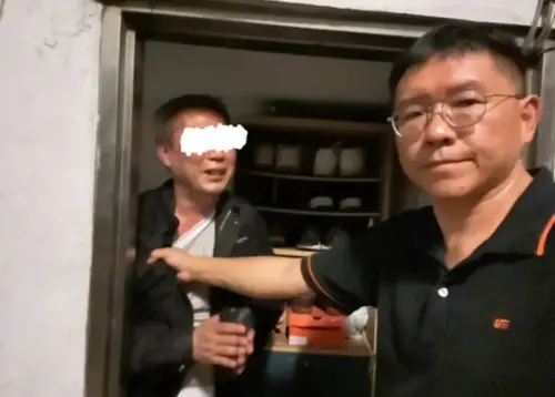 超荒謬！北投勇爸客廳活捉小偷　下秒竟「揪賊同框合照」網全笑翻