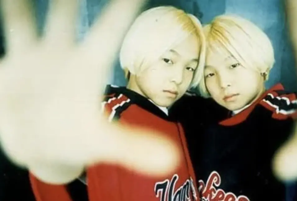 ▲韓國雙胞胎童星「梁玄梁夏」全盛時期賺進了20億韓幣，不過薪水卻在爸爸離世後也跟著消失，當時外界總稱是遭JYP給獨吞，為此弟弟金梁夏上節目回應真相。（圖／namu.wiki）