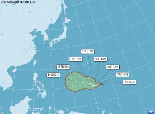 ▲關島東南方的「熱帶擾動」，已於昨日20時增強為「熱帶低壓」，中央氣象署及日本氣象廳皆預測，明（10）日2時發展成第4號颱風「辛樂克」。（圖／中央氣象署cwa.gov.tw）