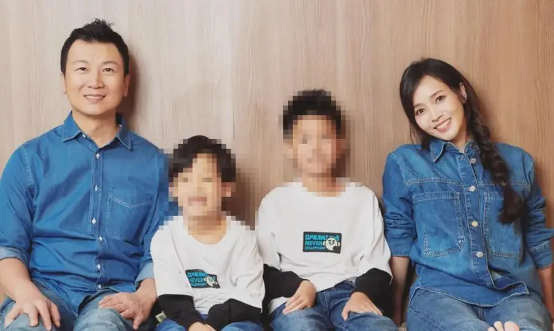 侯佩岑一家四口現蹤澳洲！9歲兒子暴風抽高　緊牽媽媽背影超溫馨