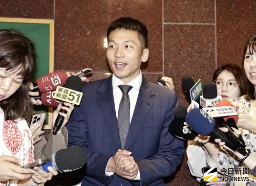 台灣足壇爭議連環爆！女足控教練團失能　李洋承諾親自與選手開會