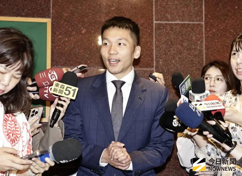 台灣足壇爭議連環爆！女足控教練團失能　李洋承諾親自與選手開會