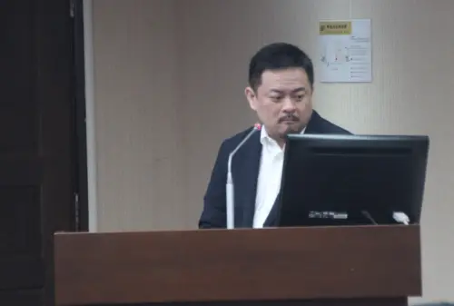 ▲洪申翰4月9日赴立法院備詢，首度鬆口今年底盼能引進印度移工，並以直聘5％占比為目標。（圖／記者鍾泓良攝影）