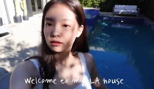 ▲Jennie洛杉磯的豪宅有室外游泳池。（圖／JENNIE YouTube）