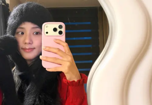 ▲Jisoo沒公開拍過自己的家，只能從她的自拍照窺見一二。（圖／Jisoo IG@sooyaaa__）