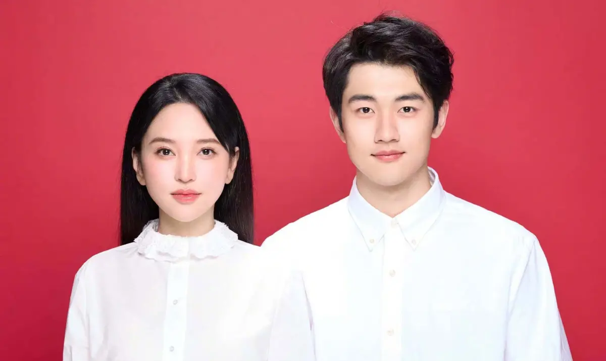 ▲林俊傑前緋聞女友結婚了，金莎（左）母子戀修成正果，今（9）日在微博發文，證實甜嫁小17歲男星孫丞瀟（右）。（圖／微博@金莎）