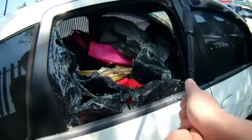 北屯驚險救援　女嬰反鎖車內險中暑　警破窗即時救出