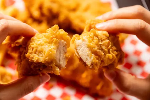 ▲肯德基推出新品「爆脆無骨雞腿霸」。（圖／肯德基提供）