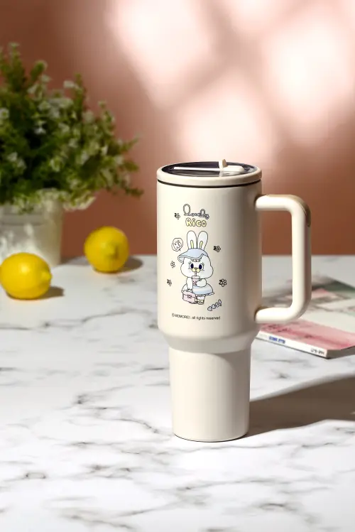 ▲漢神洲際購物廣場 來店禮 - MOMOREI莉可兔 時尚隨行吸管杯.（圖／業者提供）