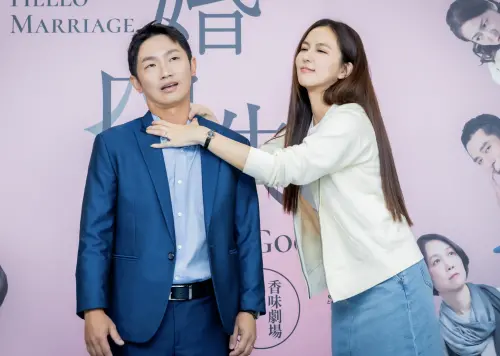 ▲蔡昌憲（左）與周曉涵（右）在《婚內失戀》演結婚15年的夫妻。（圖／艾彼新創提供）
