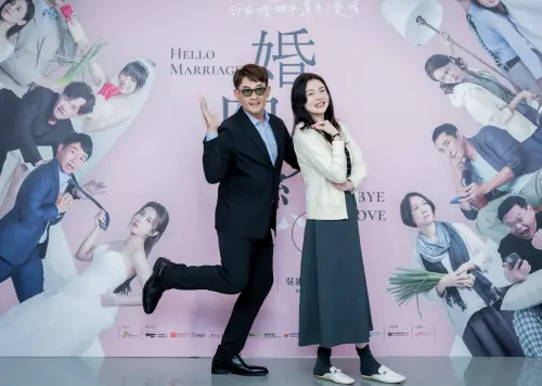 ▲何如芸（右）感嘆在《婚內失戀》中與柯叔元（左）的婚姻比自己真正的人生好多了，表示排戲淚崩並非觸景傷情，而是入戲。（圖／艾彼新創提供）