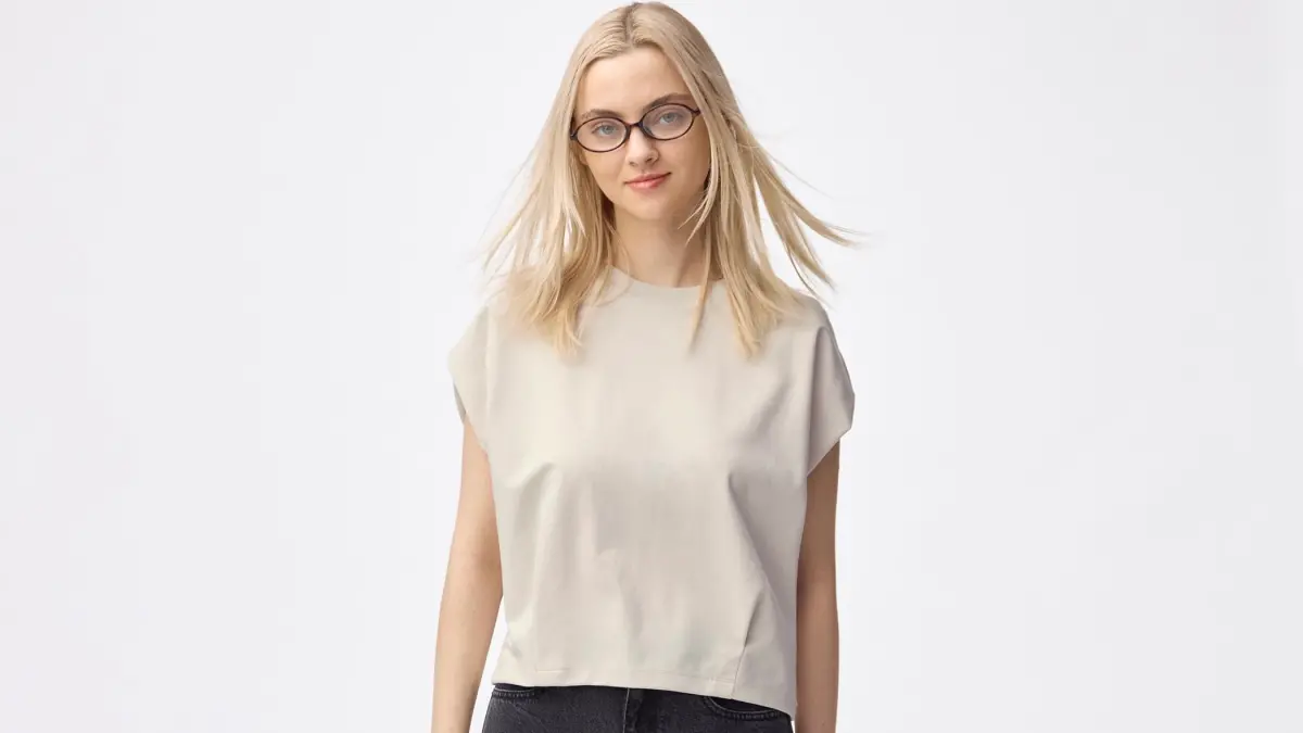 ▲迎接夏天高溫，日本Yahoo! JAPAN報導，作家川口由香里推薦GU「DRY腰部打褶T恤」涼感又很顯瘦，官網破千則好評爆紅，台灣390元起買得到。（圖／翻攝自GU官網）