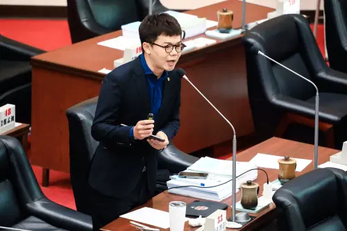 「原來你知道喔」！張博洋駁鄭麗文「天空飛的應該是鳥」