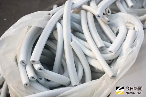 ▲泡棉膠條。（圖／記者葉政勳攝）