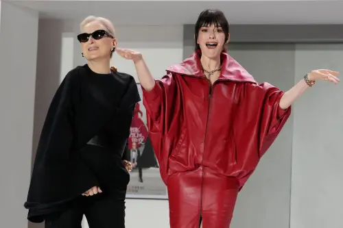 ▲梅莉史翠普（左）與安海瑟薇（右）這陣子勤跑《穿著PRADA的惡魔2》宣傳，兩人在片中的表現都受到稱讚。（圖／美聯社／達志影像）