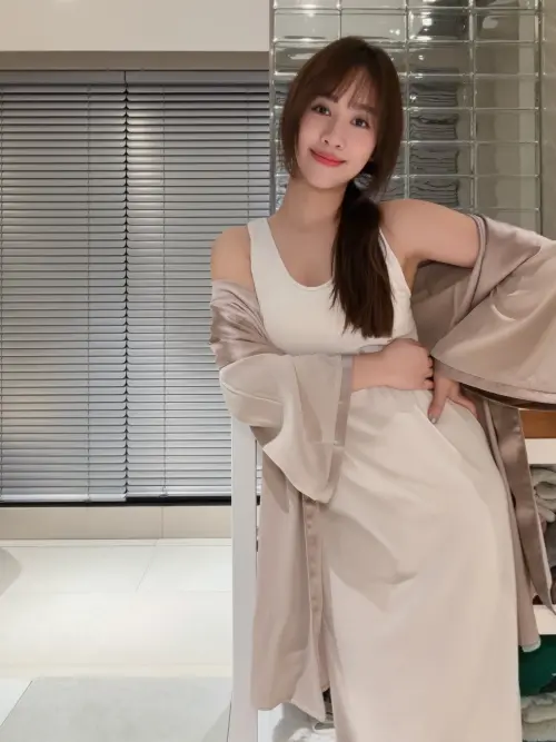 ▲▼吳姍儒以新髮型亮相，原本為中分長髮的她，剪了齊眉瀏海。（圖／吳姍儒 Sandy IG@sandywis）