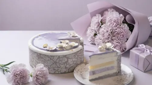 ▲ 「紫韻 Violet Grace」7吋蛋糕，以天然無咖啡因、富含抗氧化的國寶茶慕斯為主調，融合紫薯戚風、滑順布丁與綿密芋泥。（圖／高雄洲際酒店提供）