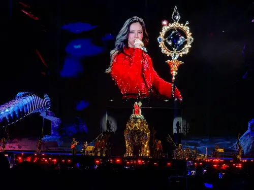 鄧紫棋睽違7年台北開唱！搭乘巨獅進場、大秀台語：我好尬意你