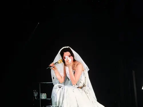 鄧紫棋披白紗開唱！〈奇異恩典〉唱到淚崩　自爆人生卡關曾想放棄