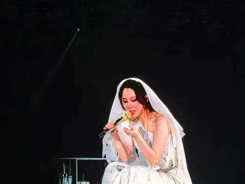 鄧紫棋像鄰家女孩聊心事！拒用提詞機點歌忘詞照哼：我敢暴露脆弱