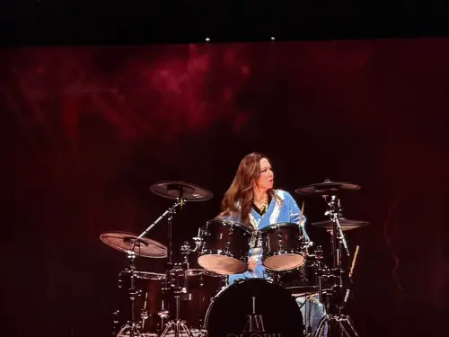 ▲鄧紫棋（如圖）今日演出秀了彈琴和打鼓才藝。（圖／讀者提供）