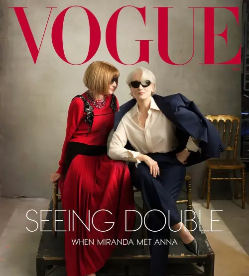 ▲梅莉史翠普（右）在劇中飾演時尚女魔頭Miranda，角色原型是和她同樣76歲的《Vogue》總編輯安娜溫圖（左）。（圖／IG@voguemagazine）