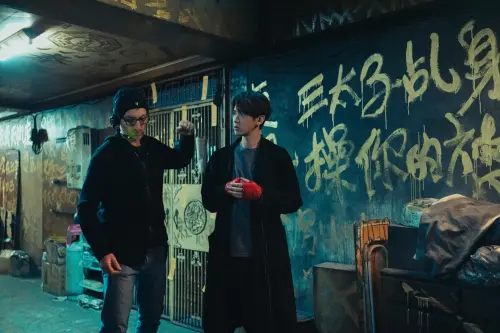 《乩身》柯震東房間大公開！林鶴軒爆猛料：他跟很多女生在床上XX