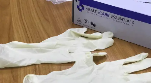 中東衝突打亂石化供應鏈　大馬橡膠手套商WRP亞太宣告本月結業