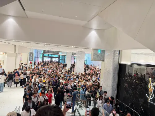 ▲台中漢神洲際擁有約150家為全台首家、台中獨家或特色旗艦店型，今早開幕就吸引上千民眾搶逛。（圖／記者周淑萍攝）