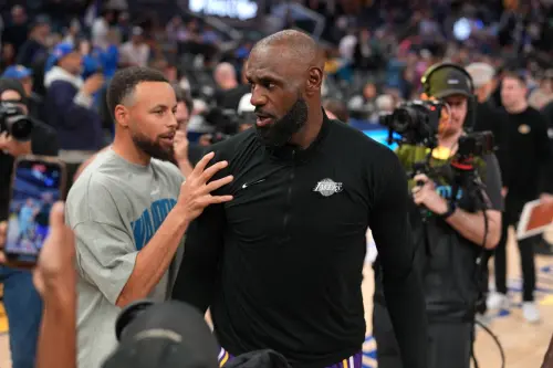 ▲勇士陣容存在缺陷且西區競爭激烈。格林（Draymond Green）狀態下滑，巴特勒（Jimmy Butler）因傷將缺席半個賽季，且休賽季缺乏實質補強，無法讓詹姆斯相信他們是真正的爭冠球隊。（圖／路透／達志影像）