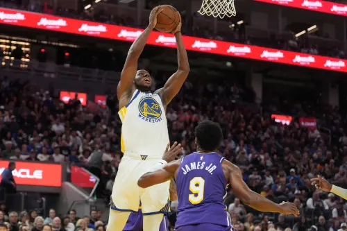 ▲奈及利亞長人查爾斯·貝西（Charles Bassey）在對陣湖人的比賽中再次繳出12分13籃板2阻攻的數據。（圖／美聯社／達志影像）