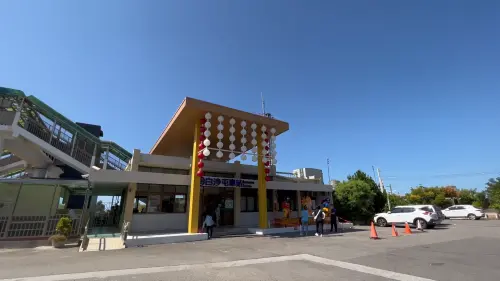 ▲白沙屯進香、回鑾時，台鐵莒光號增停白沙屯站 25 列次＋加掛 215 列次。（圖／台鐵）