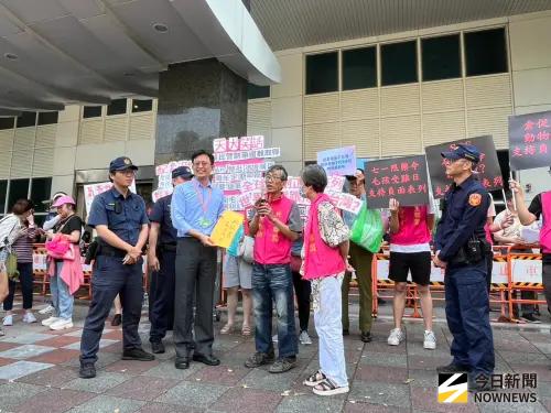 寵物用藥新制今研商！飼主直奔抗議　農業部：首要維護動物醫療權