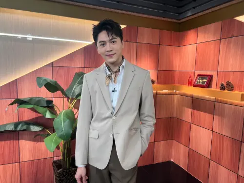 ▲黃新皓（如圖）這幾年活躍於演藝圈，曾拍攝《料理高校生》、《戲說台灣》、《阿叔》等等，另外也發行音樂作品。（圖／年代提供）