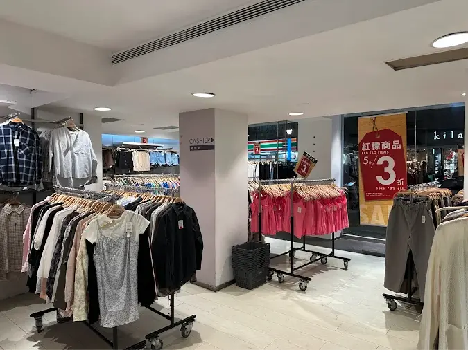 ▲「NET大安拍點」Outlet長年維持5件3折，被視為內行人挖寶據點，主打過季與零碼商品，價格親民，不少人稱是「內行才知道」。（圖／翻攝自Google Maps）