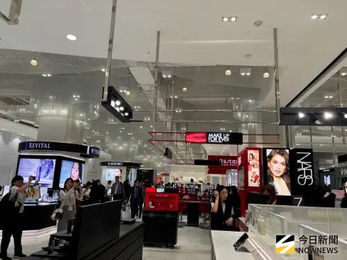 ▲漢神洲際開發規模超過6萬坪，各樓層空間寬敞明亮，是逛街休閒好去處。（圖／記者金武鳳攝，2026.4.10)