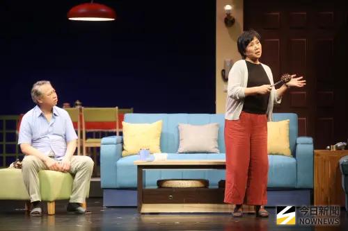 ▲陳希聖（左）在《人間條件8-凡人歌》裡的二婚對象是王琄（右）飾演，兩人在戲外是40年老友，演起夫妻來，很有默契。（圖／記者邱曾其攝影）