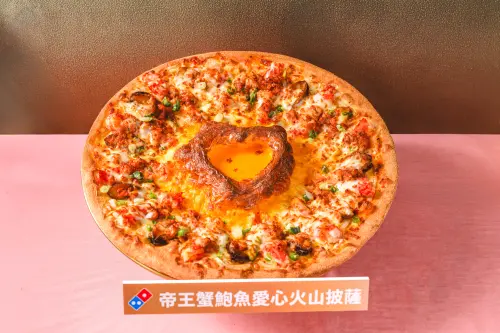 ▲2026達美樂母親節「帝王蟹鮑魚愛心火山」3888元。（圖／達美樂提供）